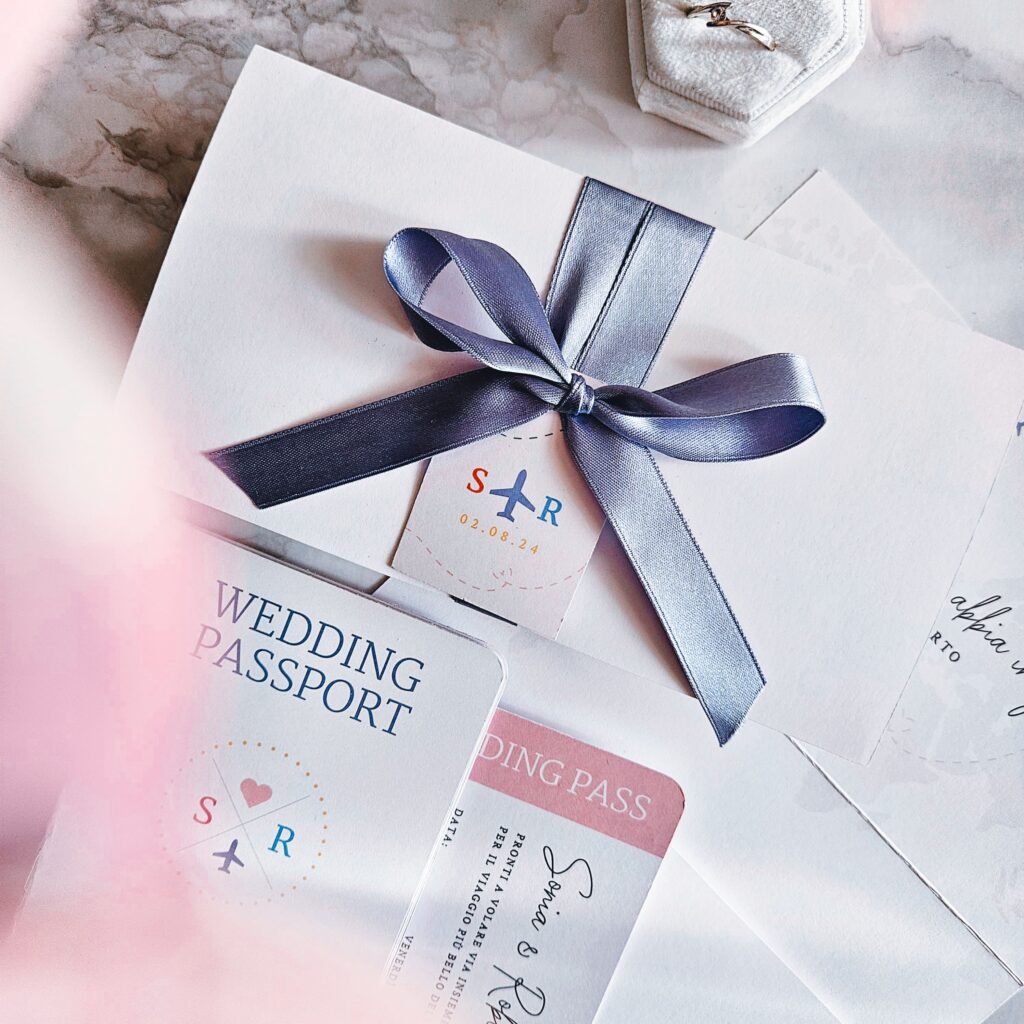 partecipazione tema viaggio con nastro in raso blu